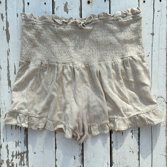 Papermoon Linen Blend Elastic Waist Shorts - Picture 1 of 5